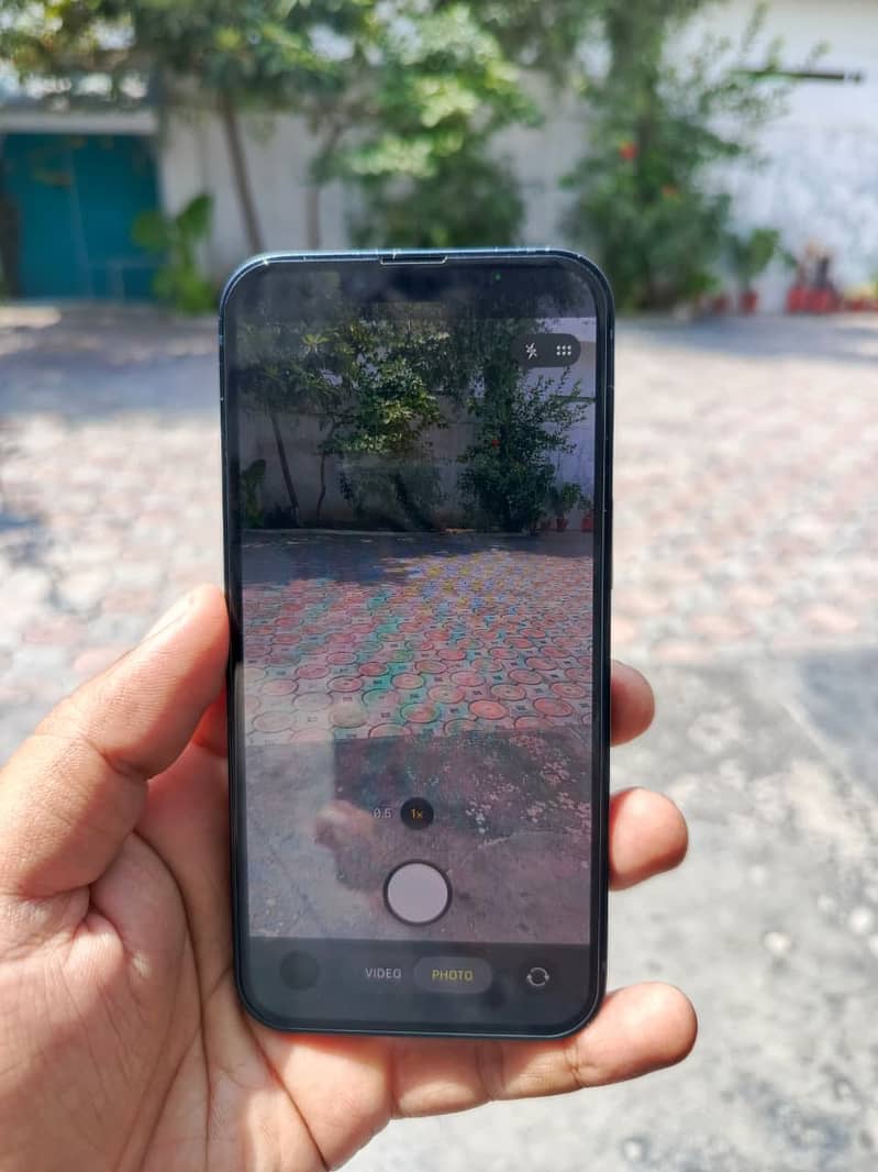 Apple iPhone 13 5