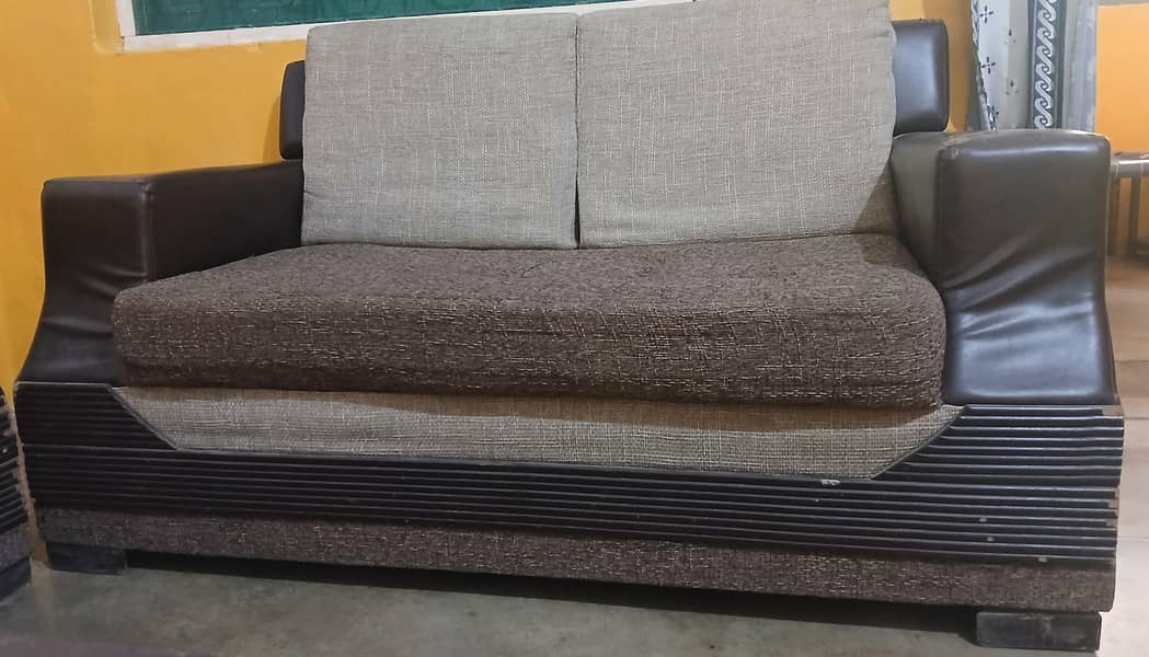 Sofa set with table 0