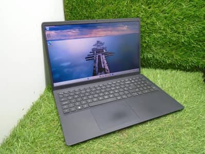 Dell Latitude 3420 Core i7 11th Gen 8GB RAM /256GB SSD 14" FHD Display