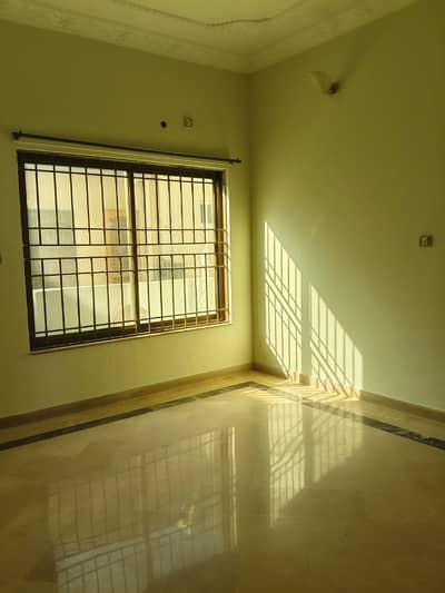 Full House Prime Location 25x40 4 Marla for rent in G-13