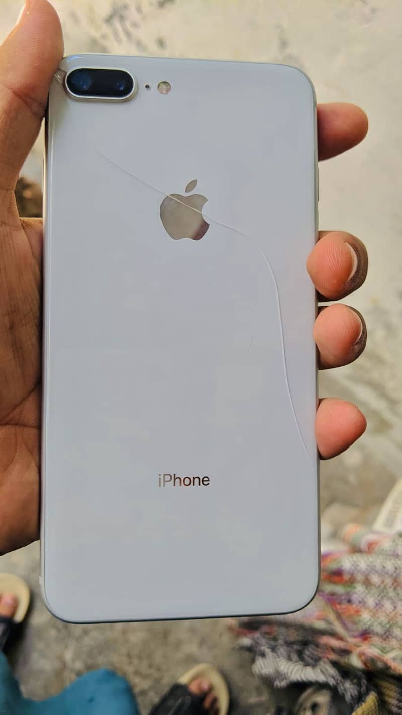 Apple iPhone 8 Plus 1
