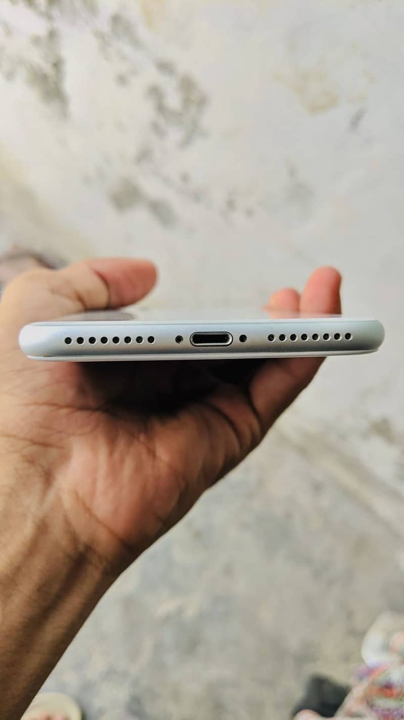 Apple iPhone 8 Plus 3