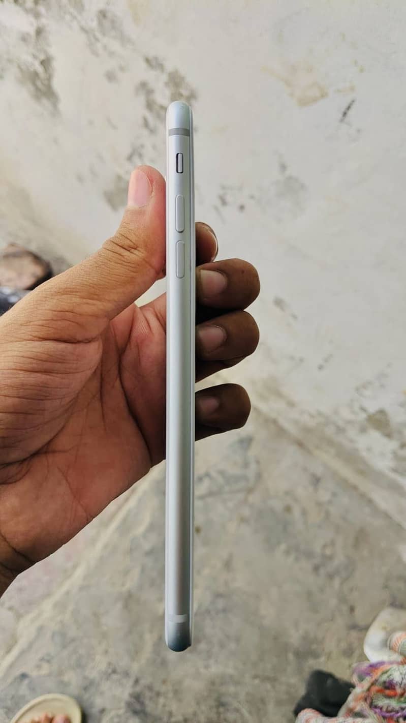 Apple iPhone 8 Plus 4
