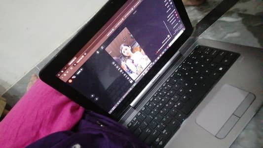 laptop I5 ha  timing 2 ghnty hai r screen touch ha