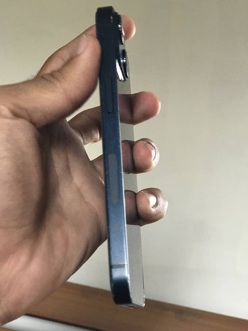 iPhone 14 4