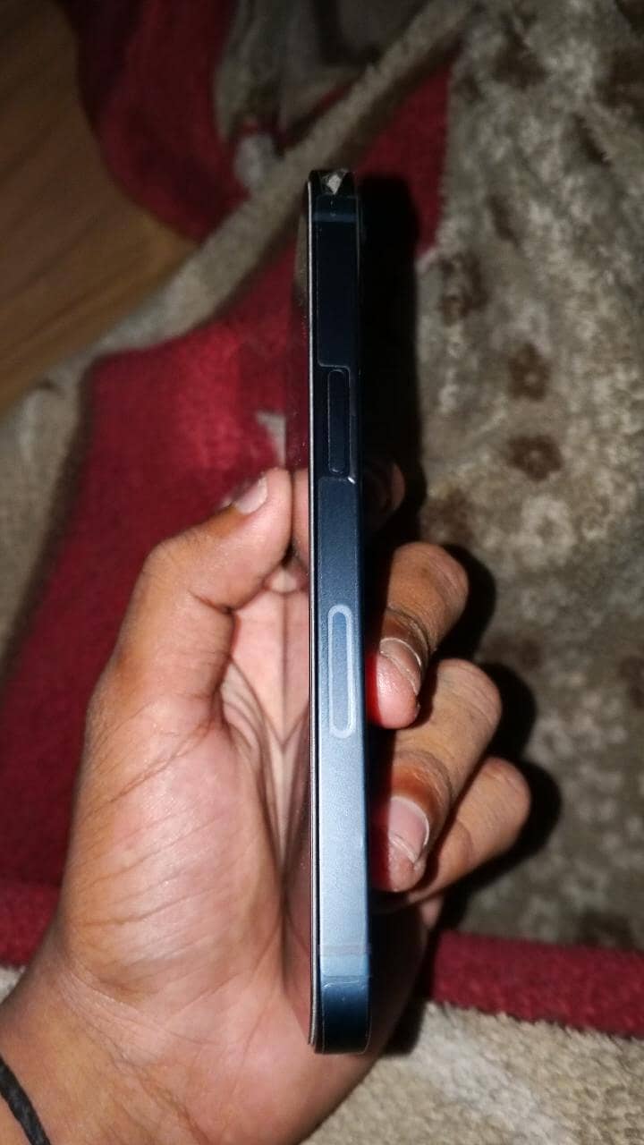 Apple iPhone 13 2