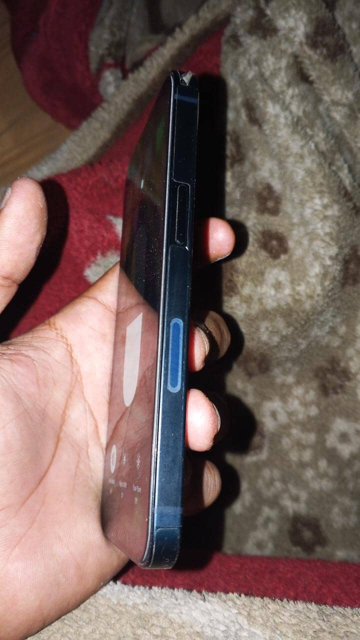 Apple iPhone 13 4