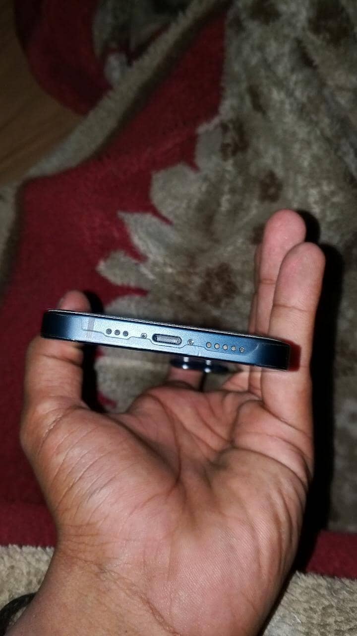 Apple iPhone 13 5