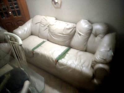 7 seater sofa set in reasonable condition must sale today (urgent)