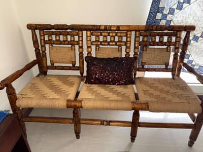 5 seater wooden settee set with centre table 10/10