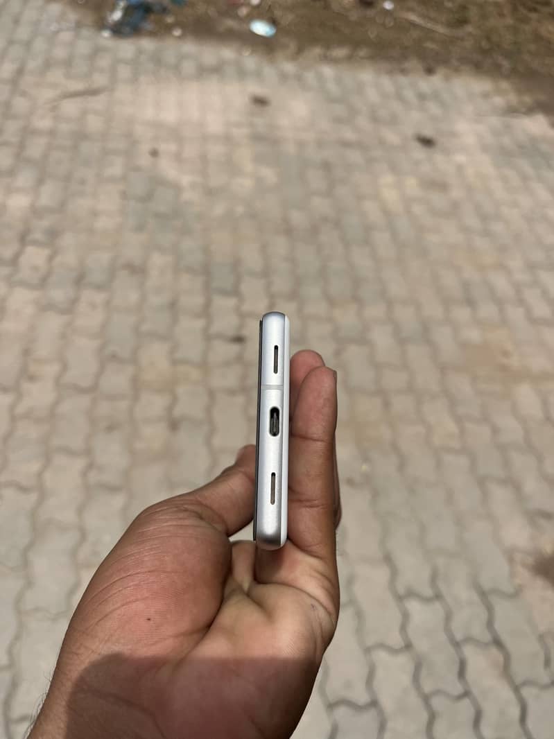 Google Pixel 7a 2