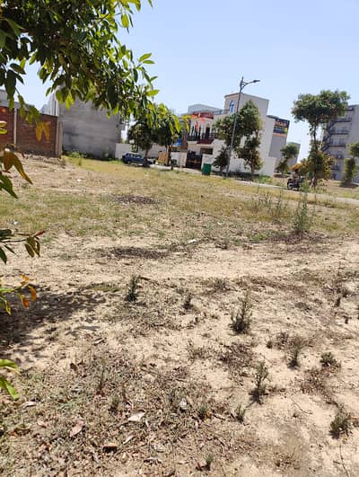 3 Marla Plot Available At Hot Location Near To park Mosque & Commercial At Reasonable Price In New Lahore City phase 2