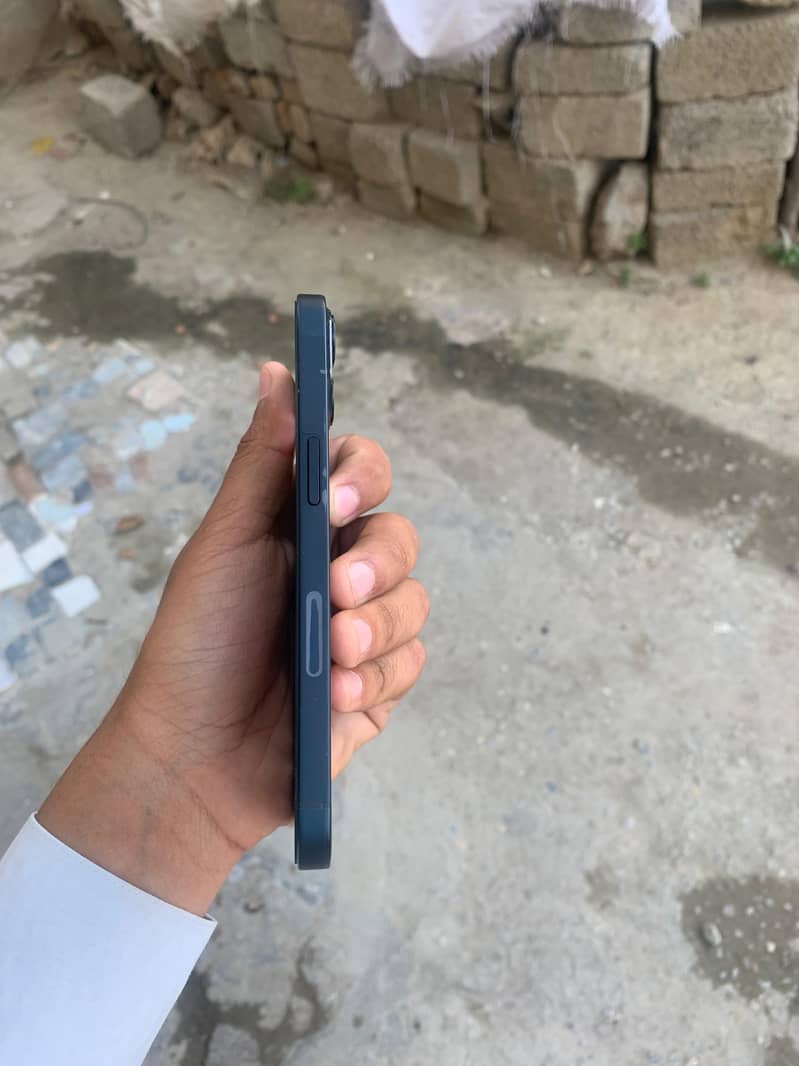 Apple iPhone 13 3
