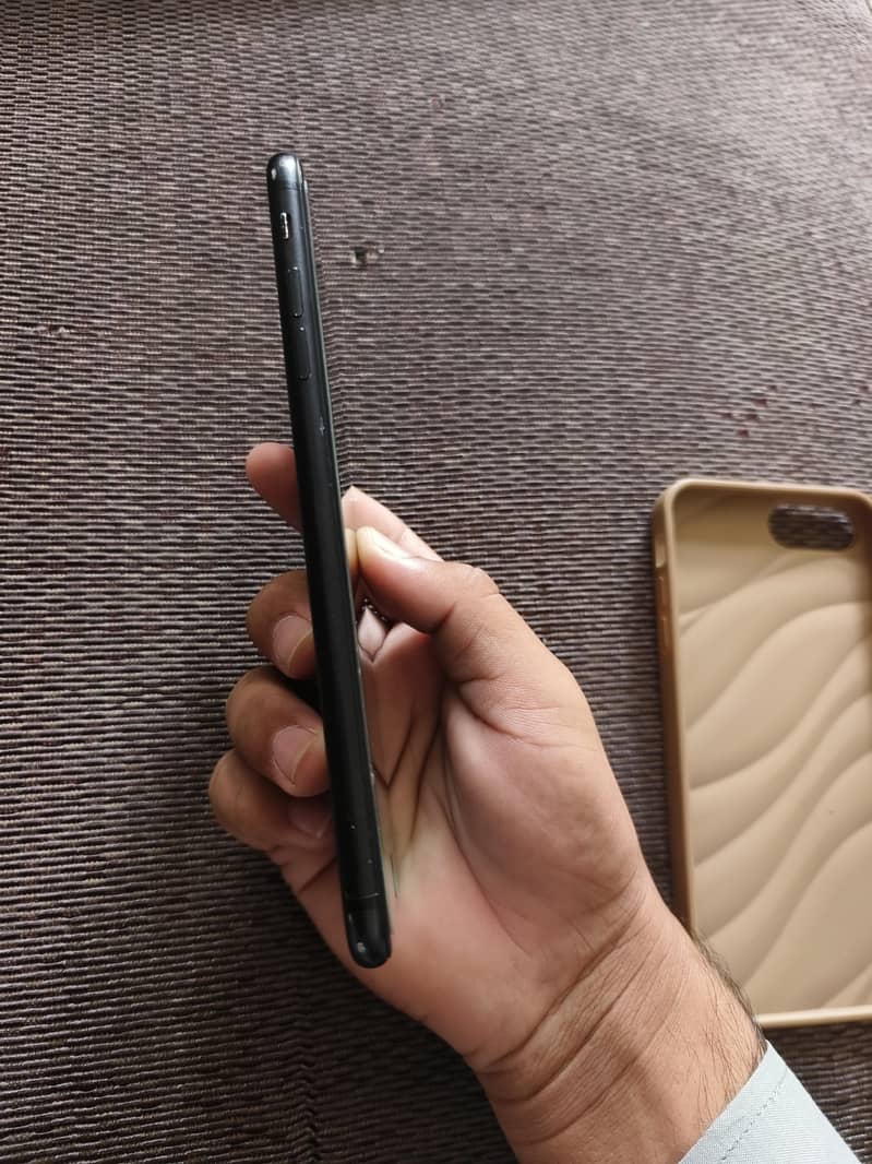Apple iPhone 7 Plus 1