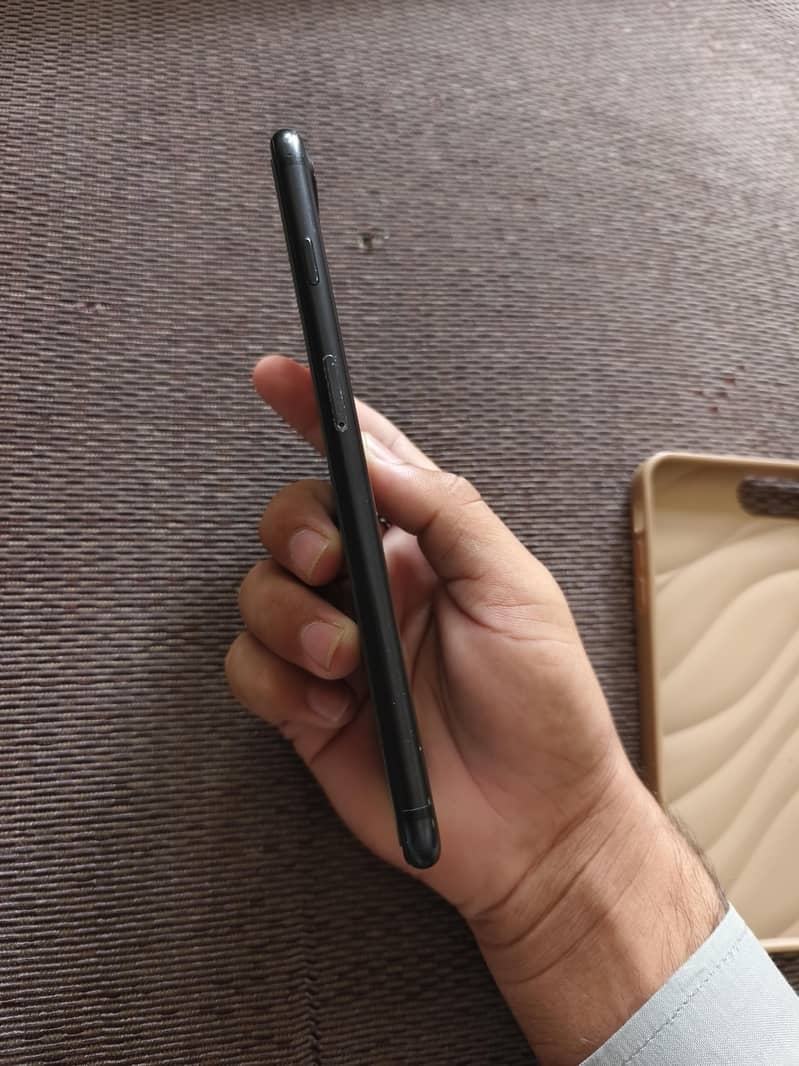 Apple iPhone 7 Plus 2
