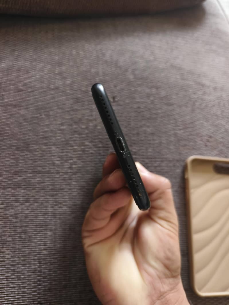 Apple iPhone 7 Plus 3