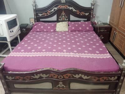 kind size bed set for sale urgently
