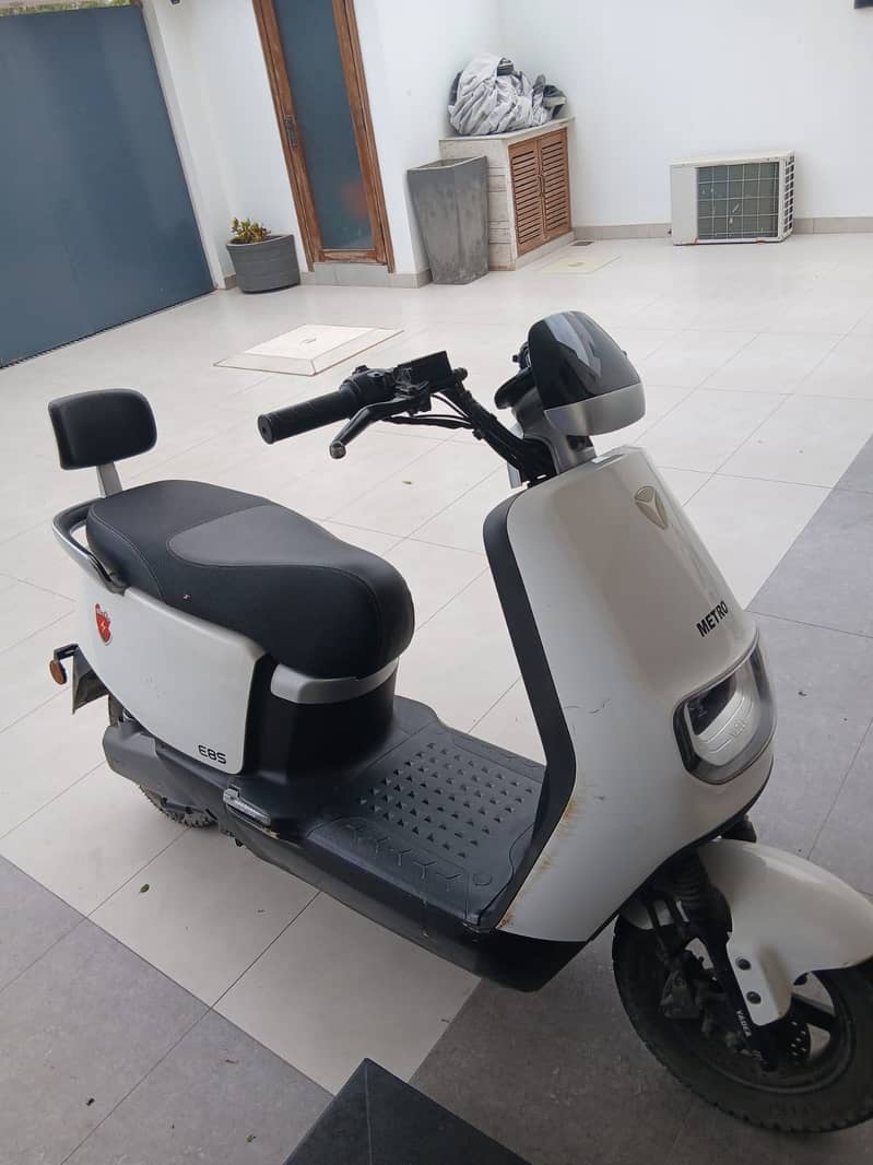 Metro E8S 3