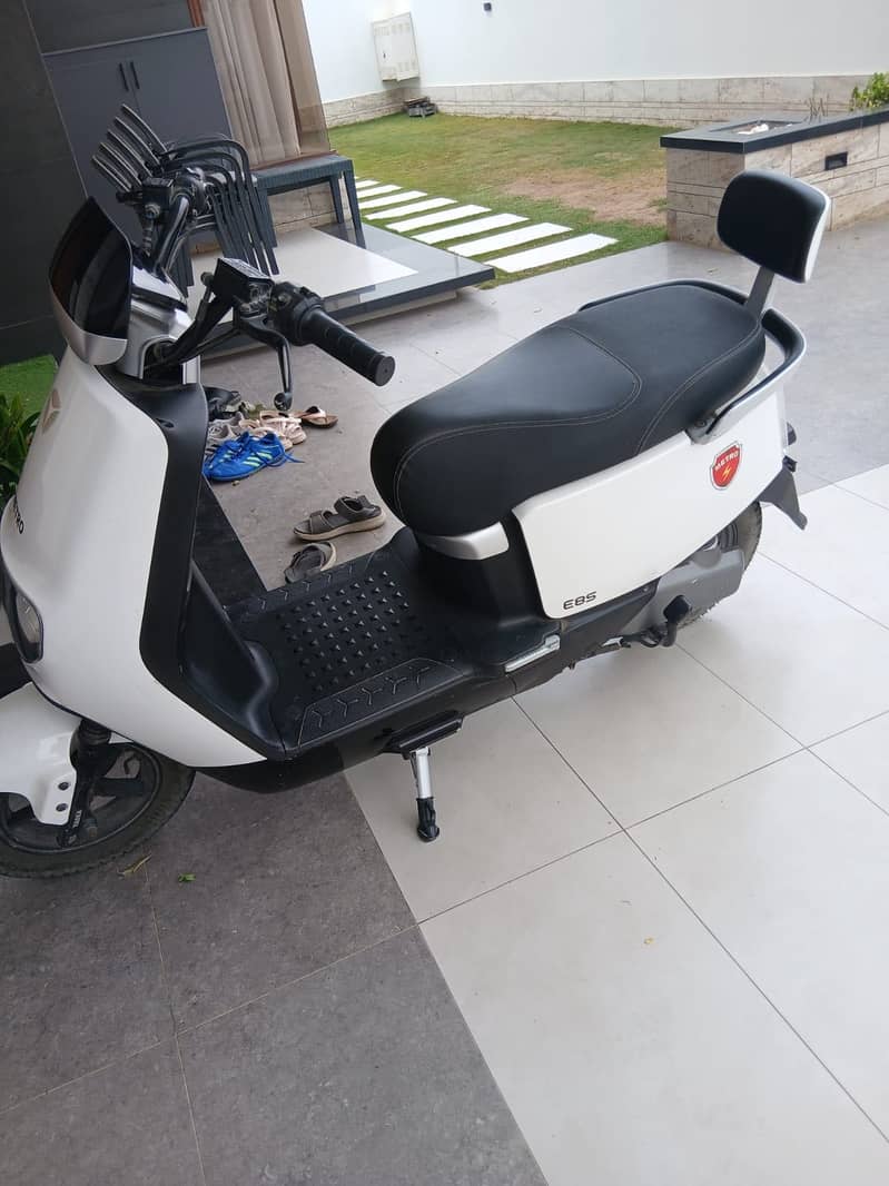 Metro E8S 4
