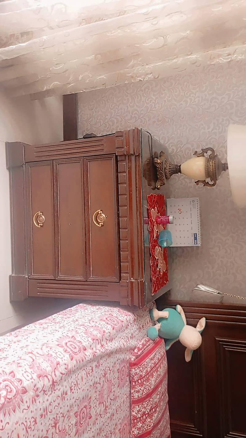 Bed with dressing 3