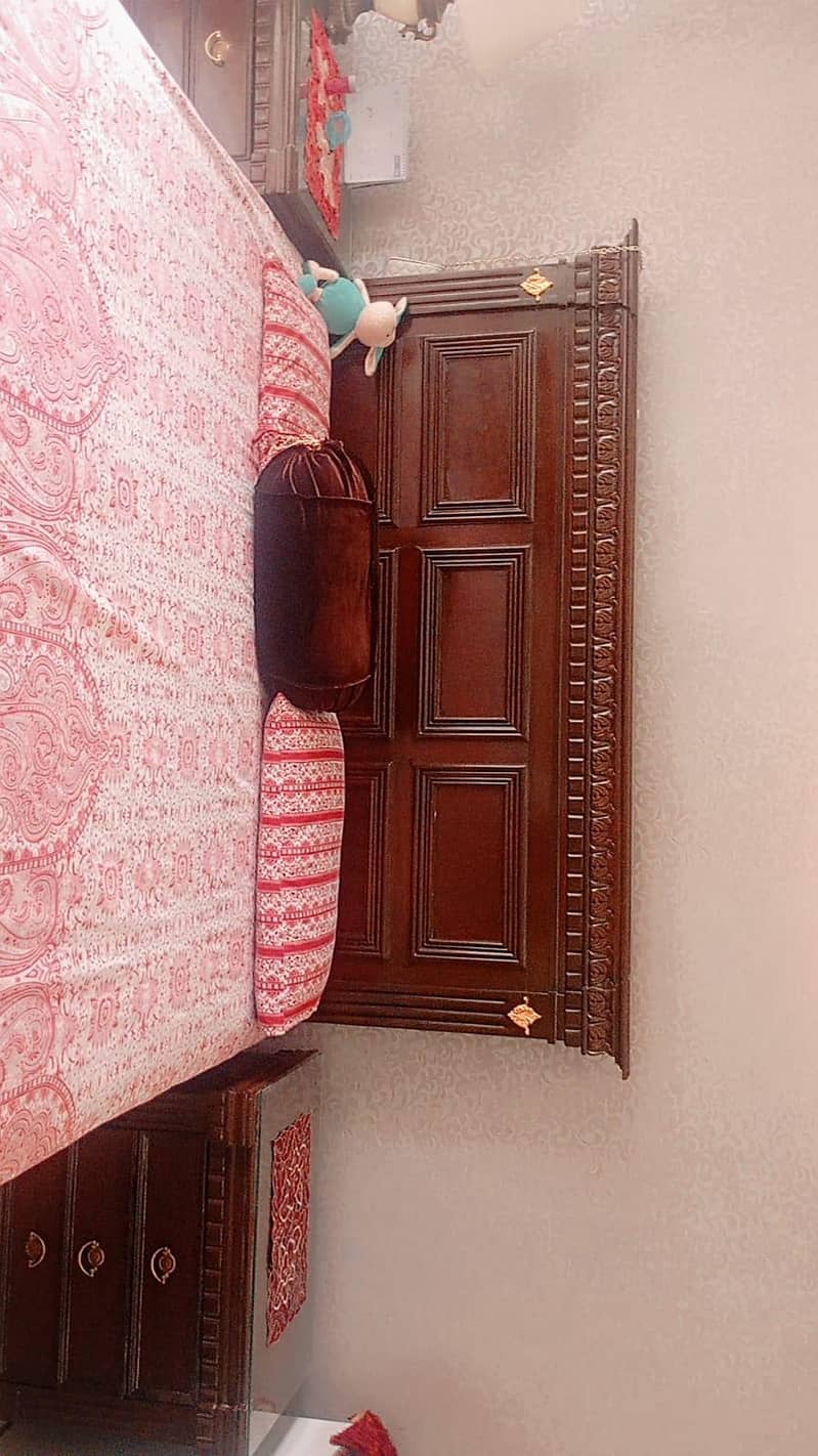 Bed with dressing 4