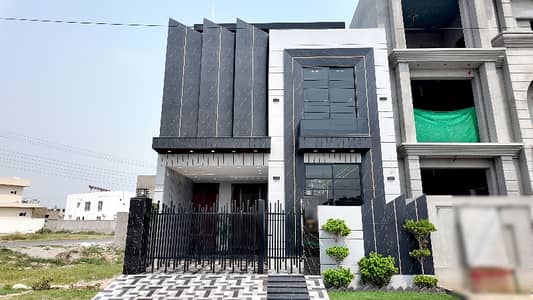 Prime Location 5 Marla Spacious House Is Available In Central Park - Block B For Sale