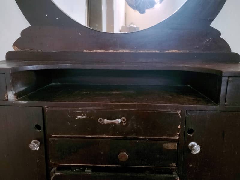 Dressing table with drawers 3