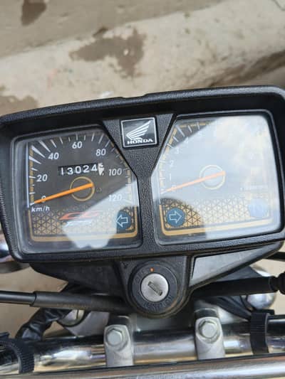 Honda 125 self start gold
