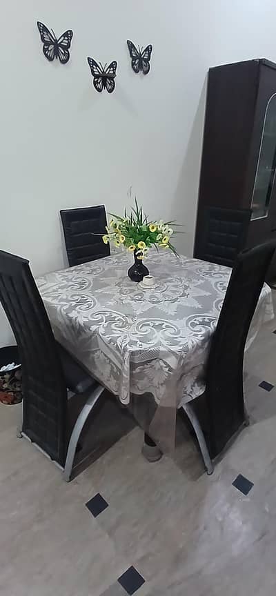 dinning table with 4 chairs