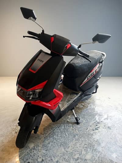 EVEE S1 PRO ALMOST NEW , I BOUGHT IT 6 MONTHS AGO STILL IN WARANTY