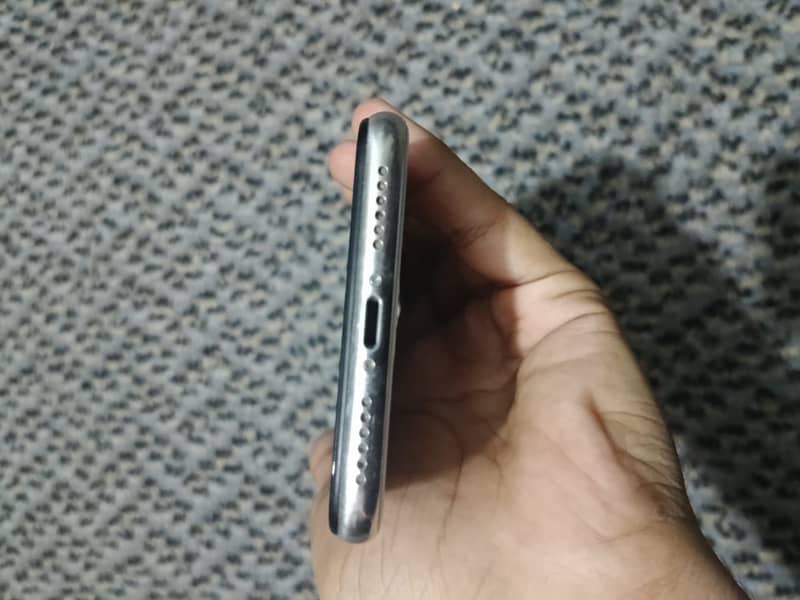 Apple iPhone X 4