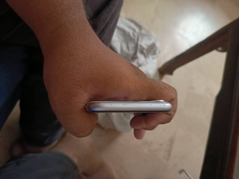 Apple iPhone 11 3