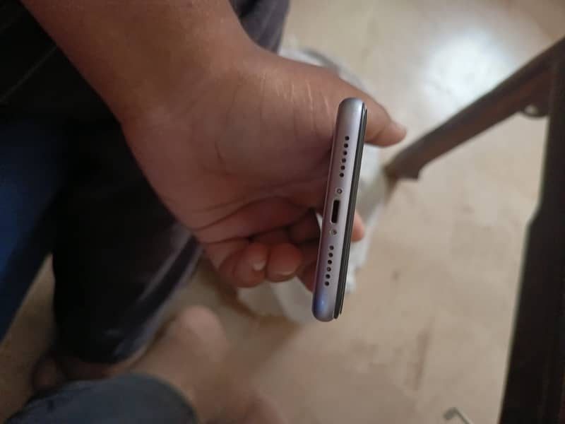 Apple iPhone 11 7