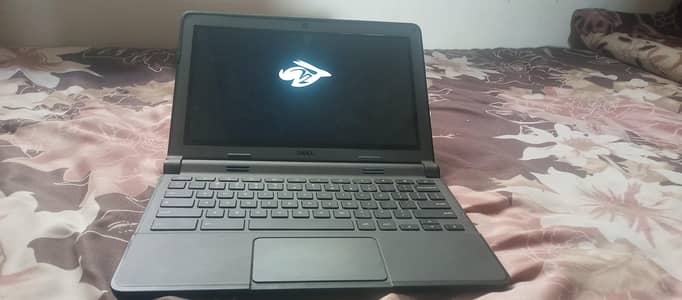 dell chorm book 4ram 16gb toch sreen condition 10 by 10
