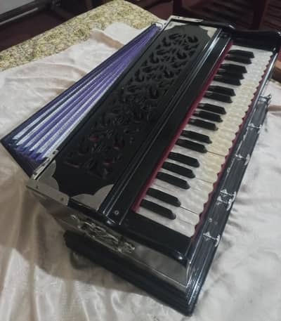 3 line German Harmonium