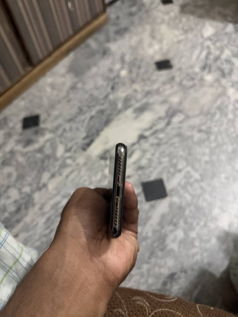 Apple iPhone X 4