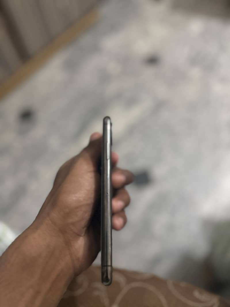 Apple iPhone X 5