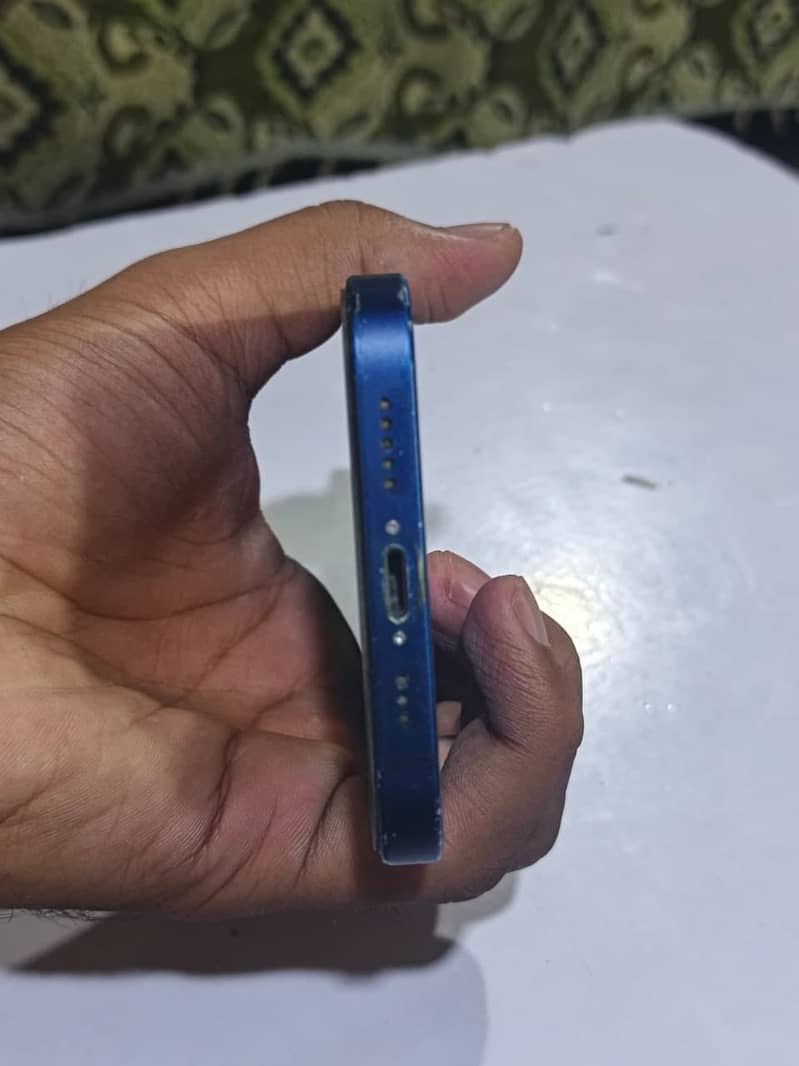 Apple iPhone 12 3