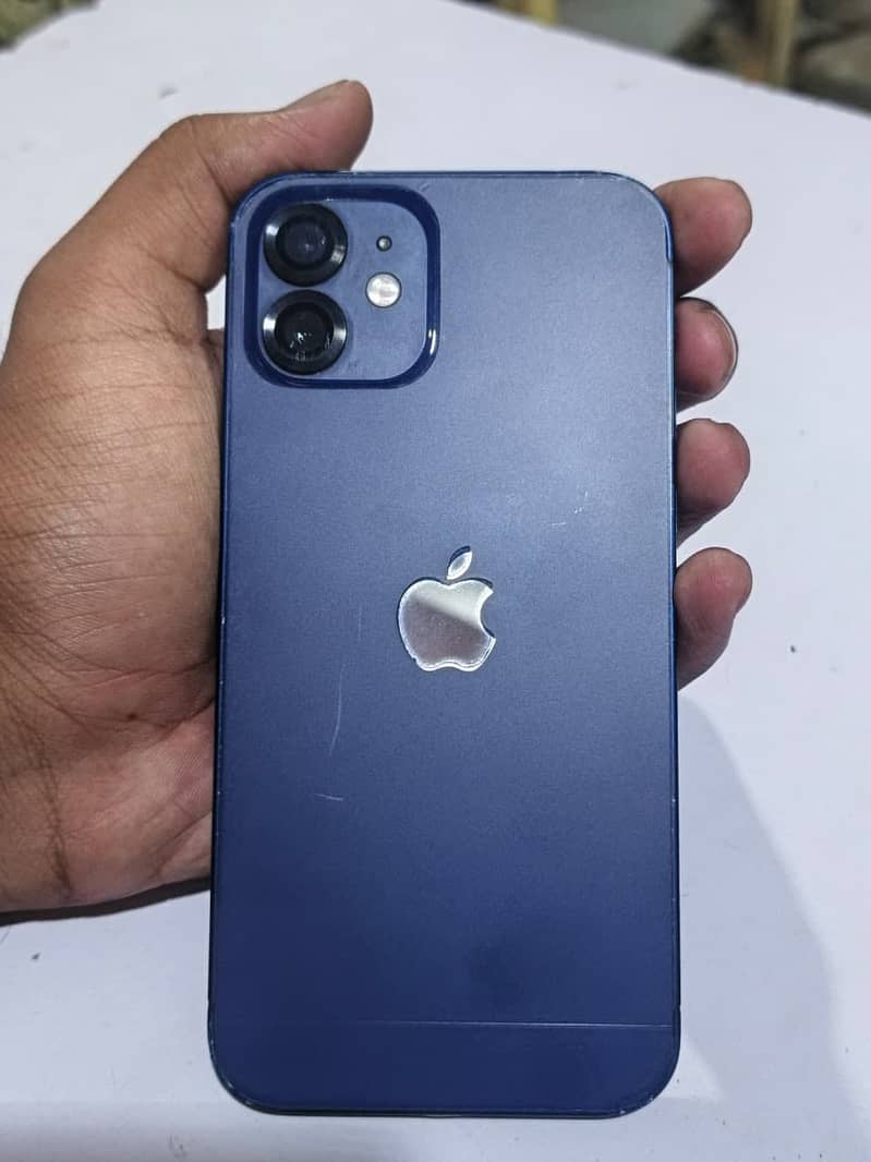 Apple iPhone 12 4
