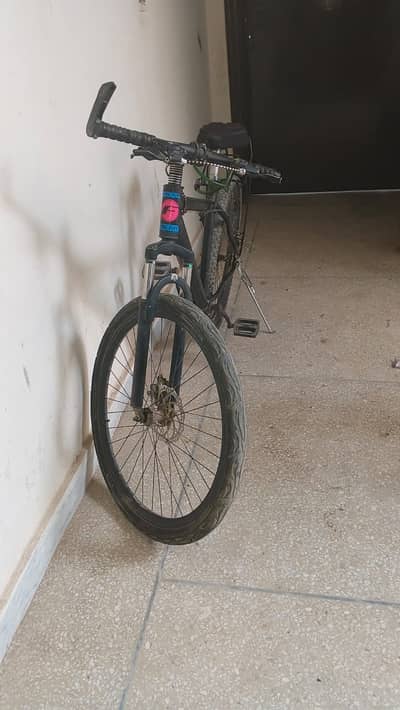 Good in Condition,black in colour , original metal,have 7 gears