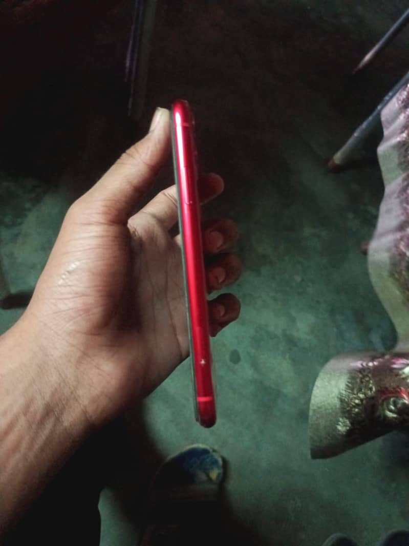 Apple iPhone 11 4