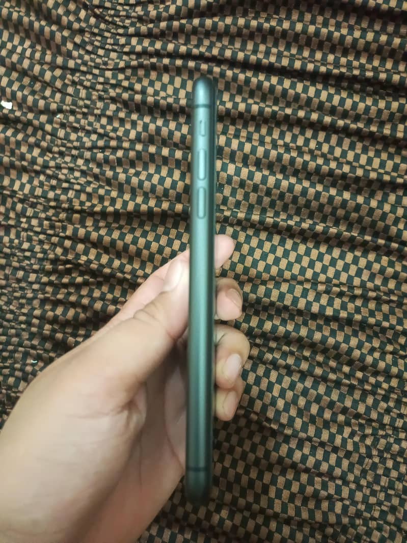 Apple iPhone 11 3