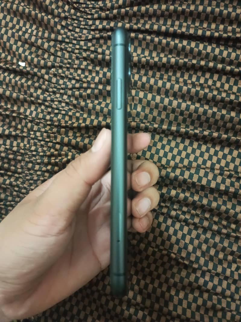 Apple iPhone 11 5