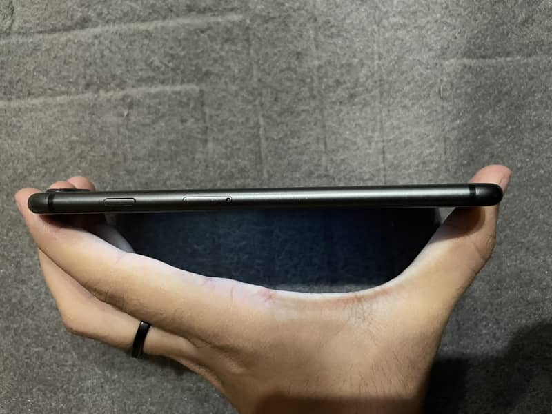 Apple iPhone 8 Plus 1