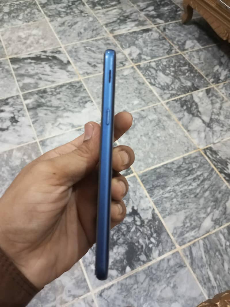 Samsung Mobile J600 1