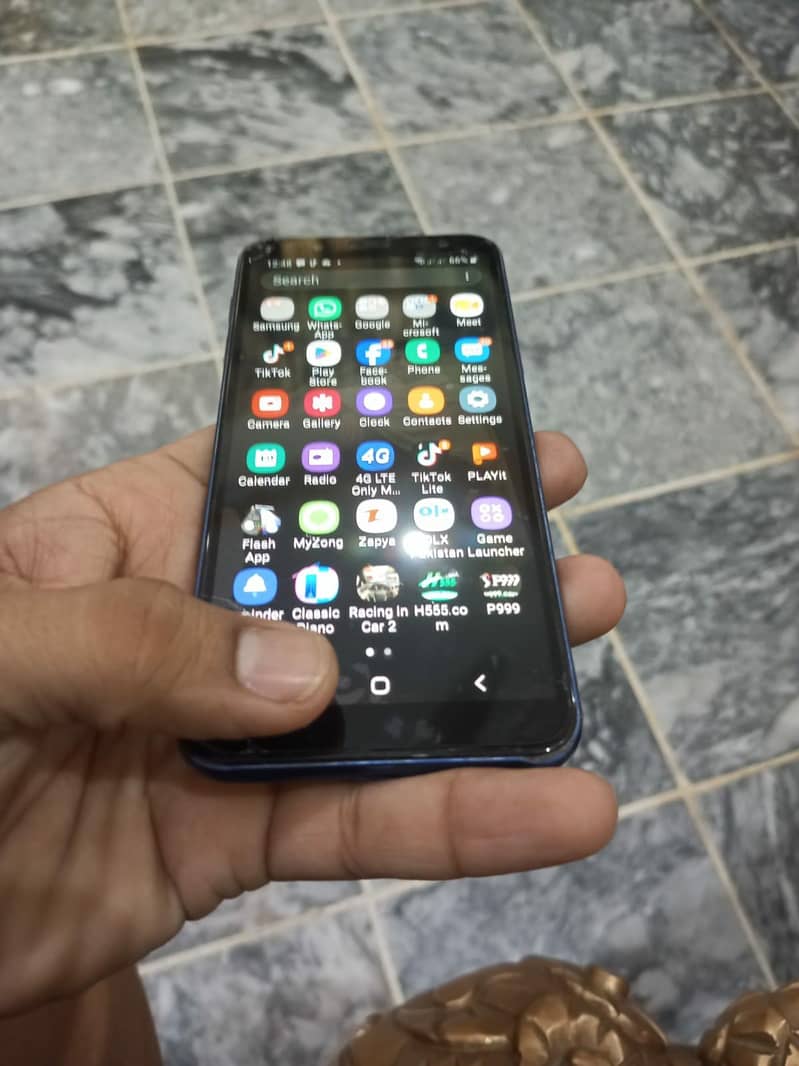 Samsung Mobile J600 2