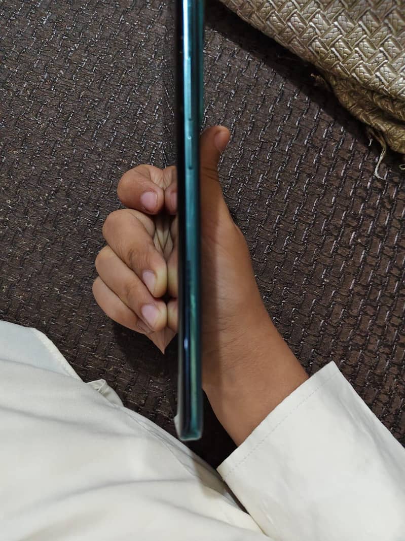Vivo V30 8