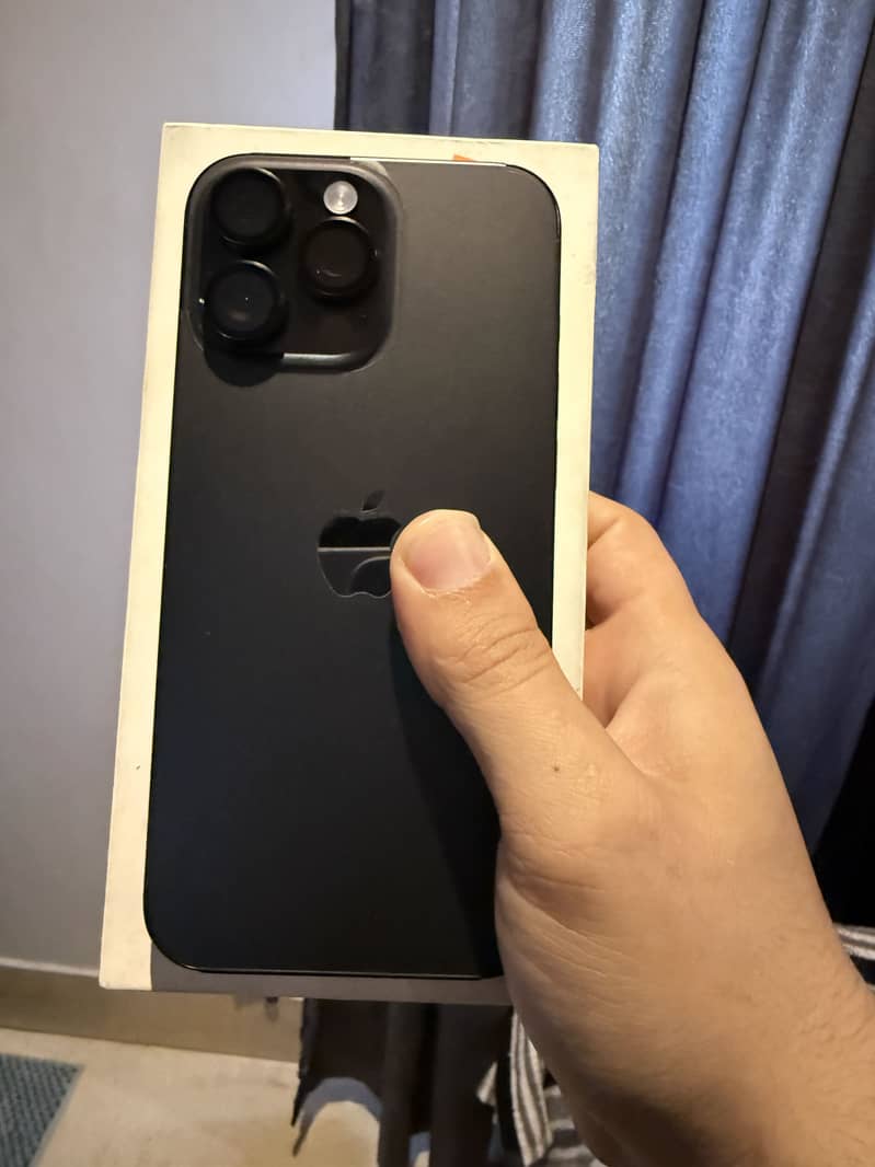 Apple iPhone 16 Pro Max 0