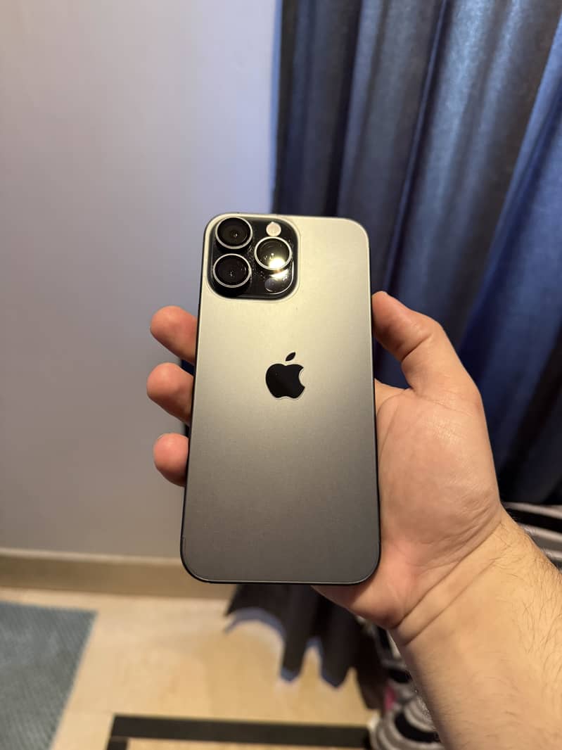 Apple iPhone 16 Pro Max 1