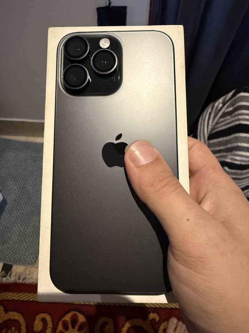 Apple iPhone 16 Pro Max 2